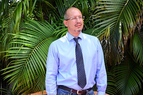 Physics professor Eduardo Araujo-Pradere