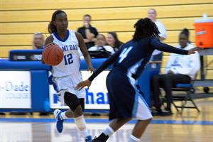 Jasmin Burger playing basketball