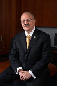 Dr. Eduardo Padron1