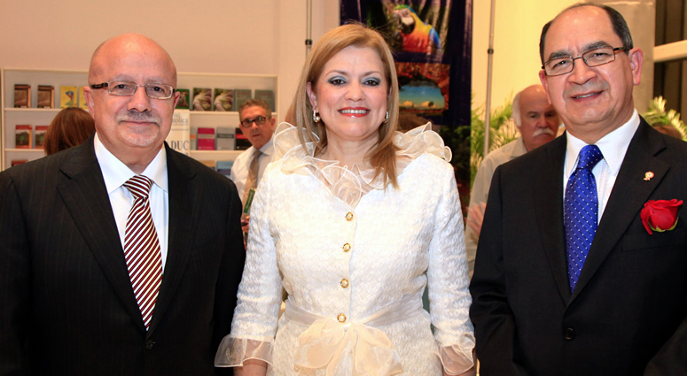 President Padrón, Paraguayan First Lady María Gloria Penayo de Duarte and Dr. Rigoberto Gauto Vielman