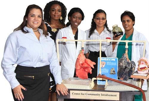 MDC students and staff with lung display