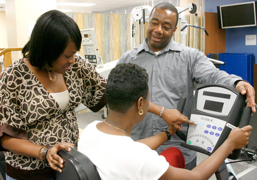 Kenneth Lee with two students in the physical therapy program