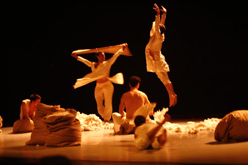Compagnie Thor Closes Cultura del Lobo Season