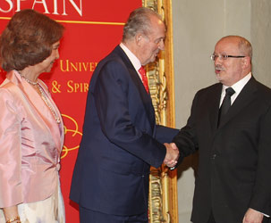 Spanish Queen Sofía and King Juan Carlos greet MDC President Dr. Eduardo J. Padrón