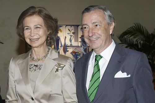 Queen Sofía and Ambassador Dezcallar