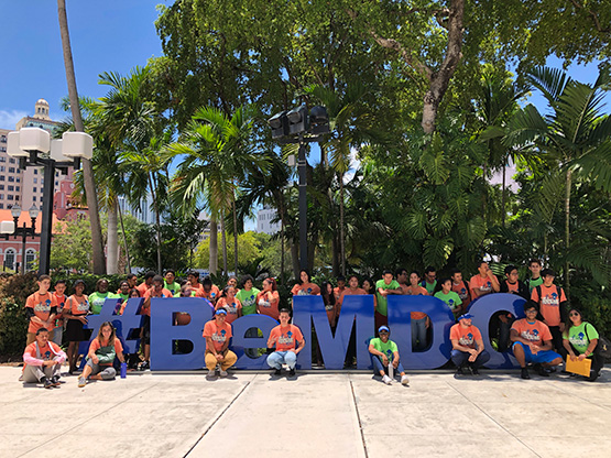 Students gathered around the BeMDC hashtag sculpture in Wolfson Campus