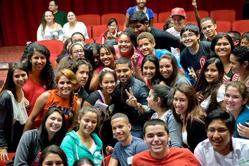 Actor Wilmer Valderrama and students
