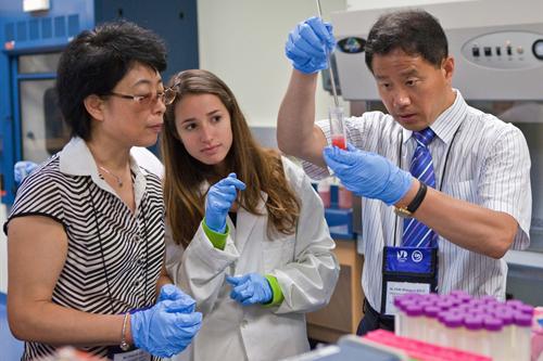 Visitors and MDC student in lab