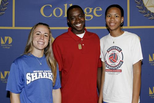 Lauren López, James Beatty and Paola Ampudia