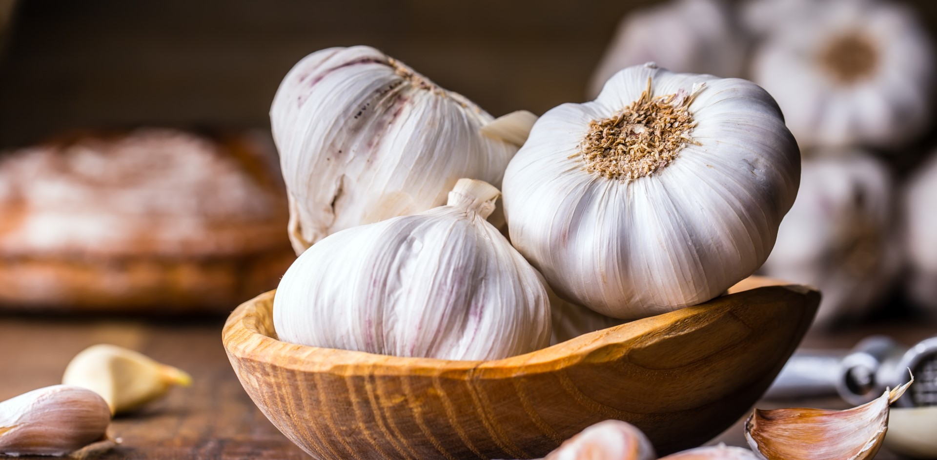 Several cloves of garlic in a bowl