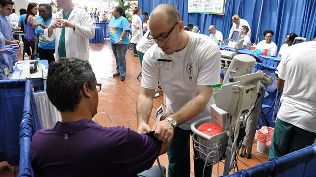 MDC medical student helps check a patient's vitals