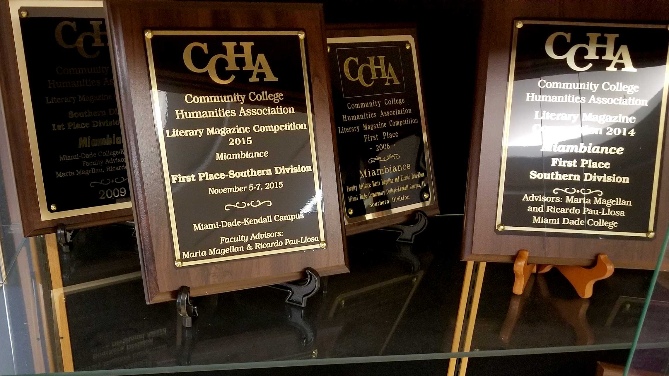 Set of awards presented by CCHA